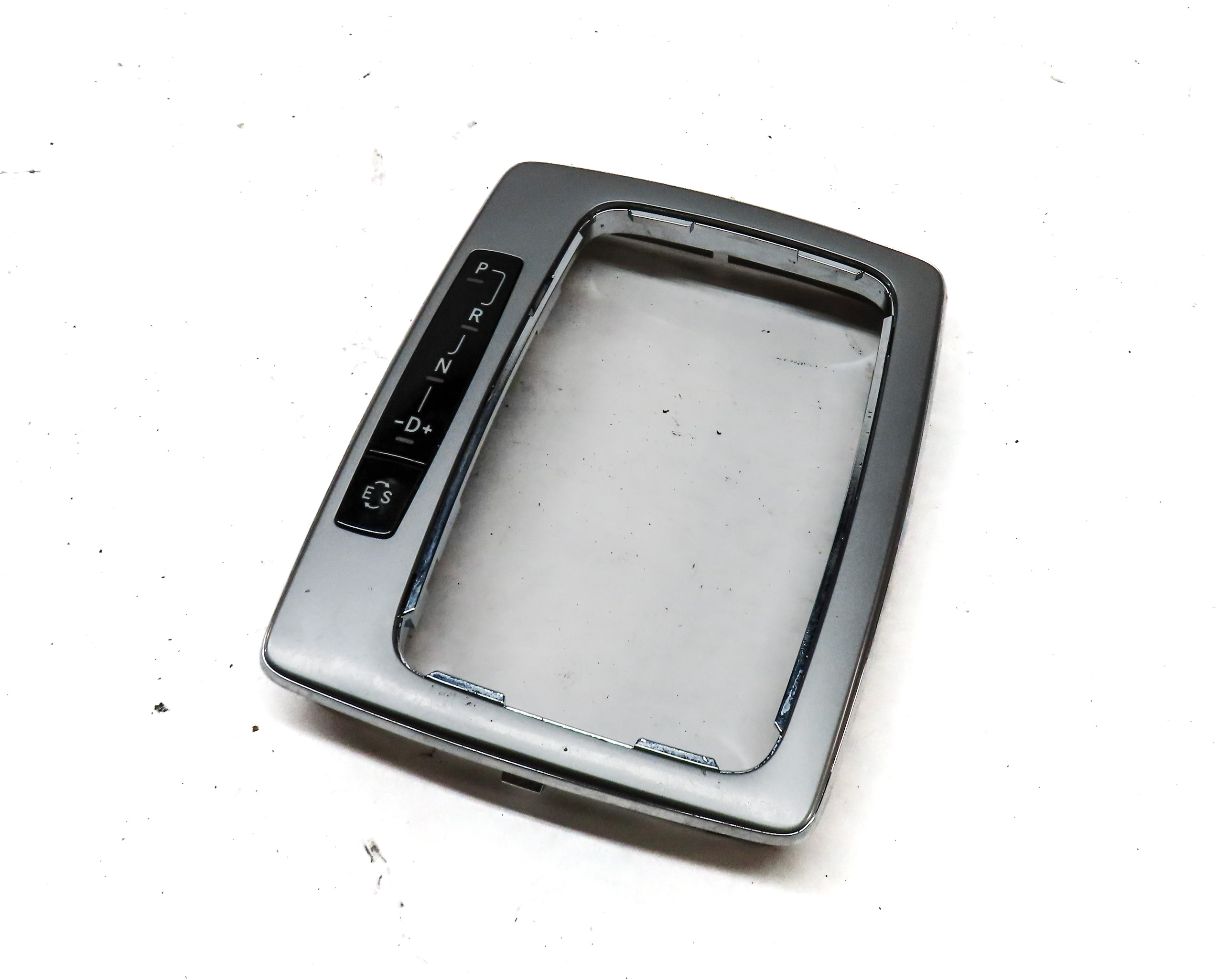 2011 MERCEDES GLK350 (X204) FRONT CENTER CONSOLE SHIFTER SHIFT SURROUND TRIM — exact item pictured